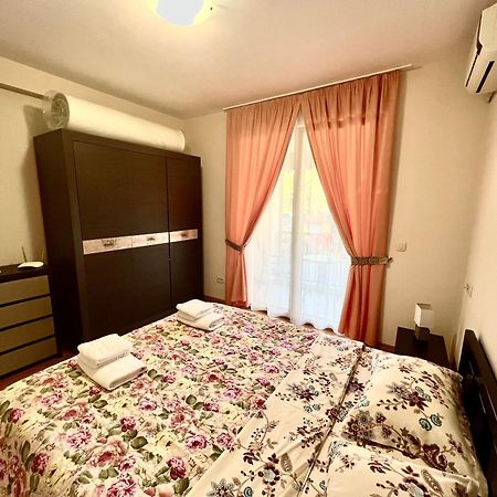 Apartments Nirgilija Tivat Exterior photo
